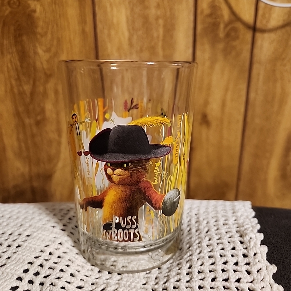 Puss in Boots Glass with Black Hat and Yellow Details